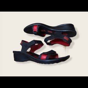 -‎ VKC PRIDE Black/Red Women’s sandals Sz 7